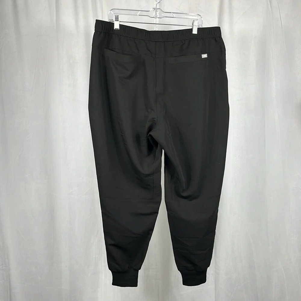FIGS Men’s Tansen‎ Jogger Scrub Pants in Black.
